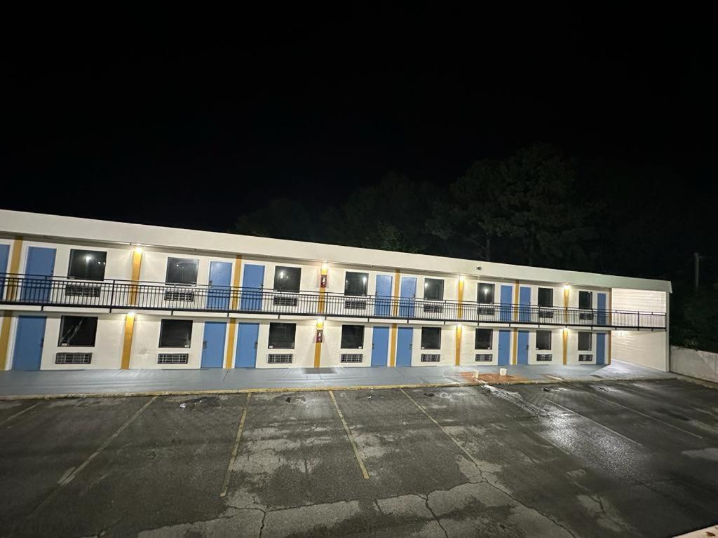 Lanett Inn Exterior photo